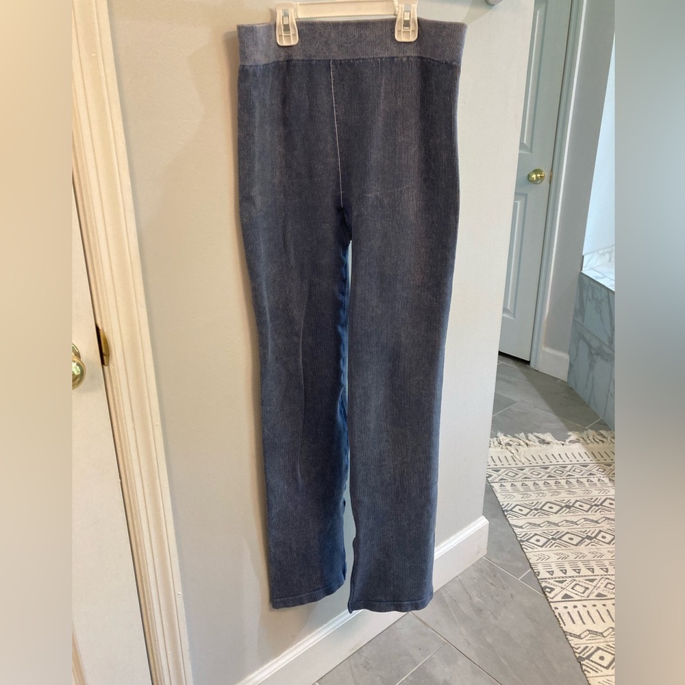 Fabletics straight leg ribbed blue high waisted leggings size medium